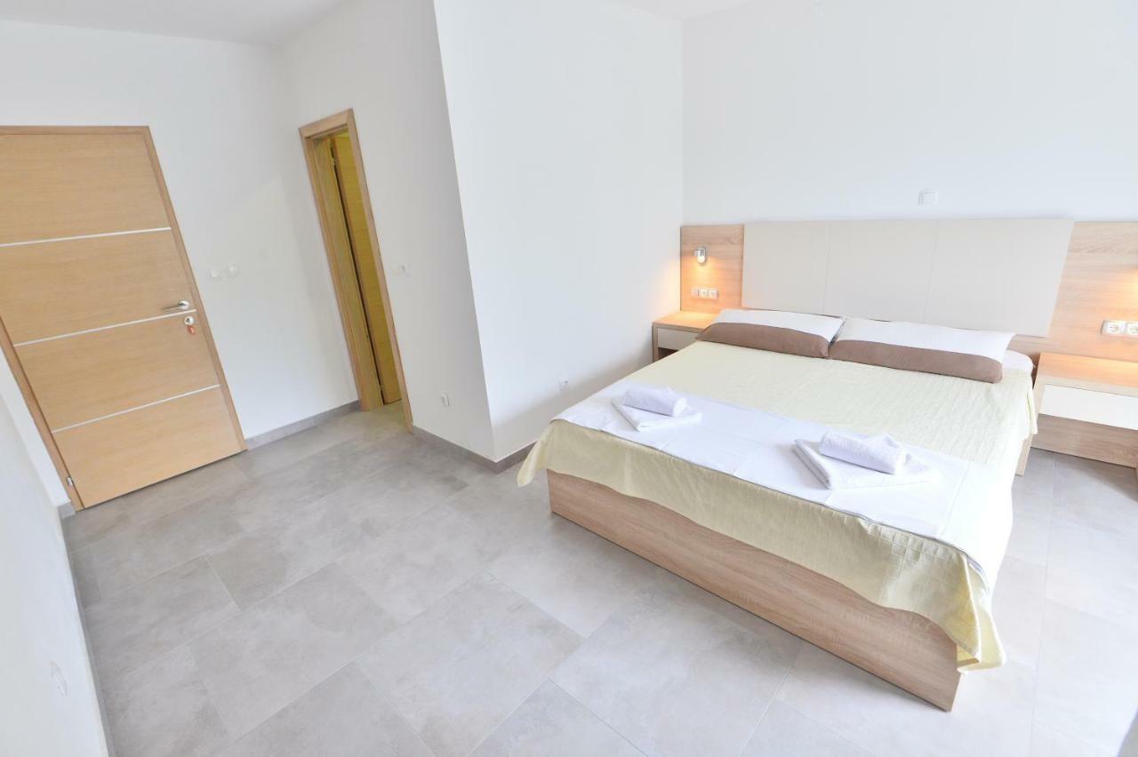 Apartmani Smiljanic Стариград-Пакленица Екстериор снимка